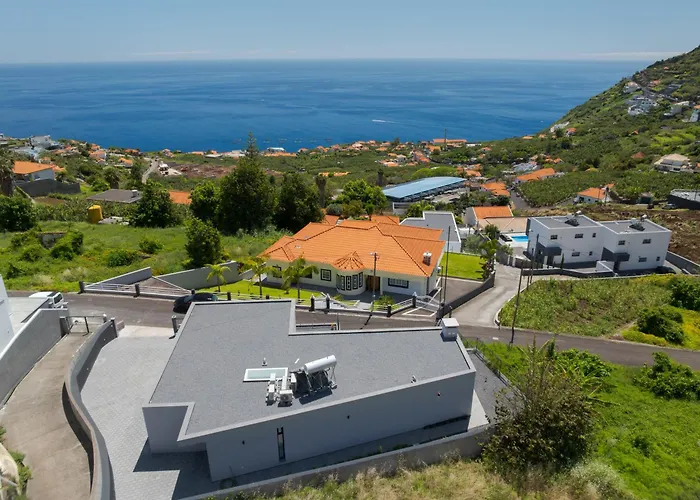 Villa Cove In Calheta Bicas