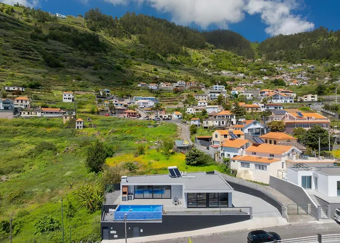 Villa Cove In Calheta Bicas
